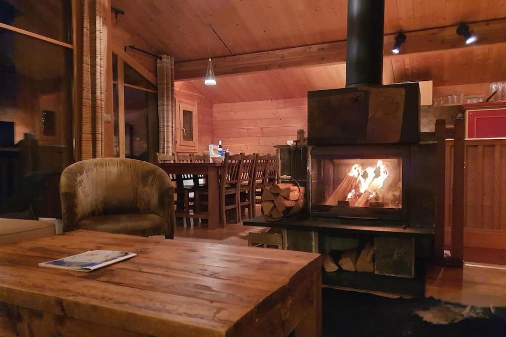 Cosy 4 Bedroom Chalet With Hot Tub Saint-Marcel  Exterior photo