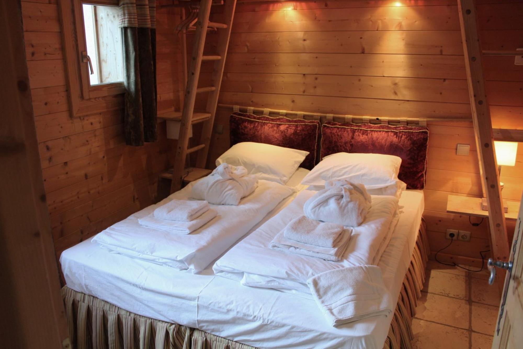 Cosy 4 Bedroom Chalet With Hot Tub Saint-Marcel  Exterior photo